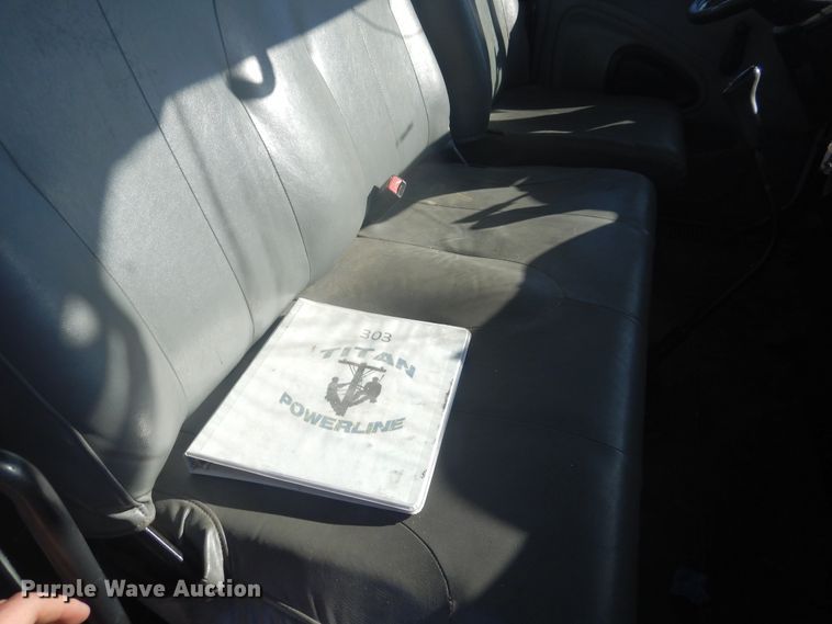 image for item DJ4907 2005 International 4300  pressure digger derrick truck