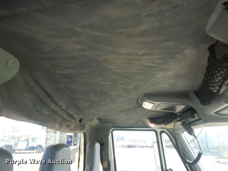 image for item DJ4907 2005 International 4300  pressure digger derrick truck