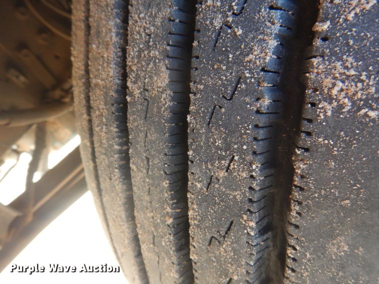 image for item DJ4907 2005 International 4300  pressure digger derrick truck