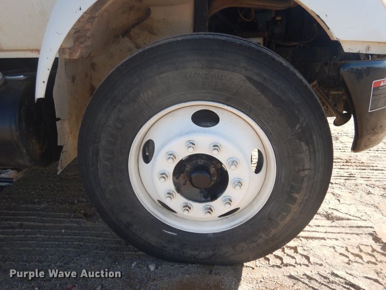 image for item DJ4907 2005 International 4300  pressure digger derrick truck