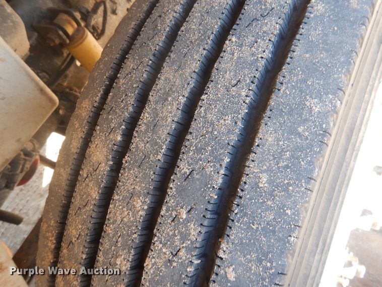 image for item DJ4907 2005 International 4300  pressure digger derrick truck