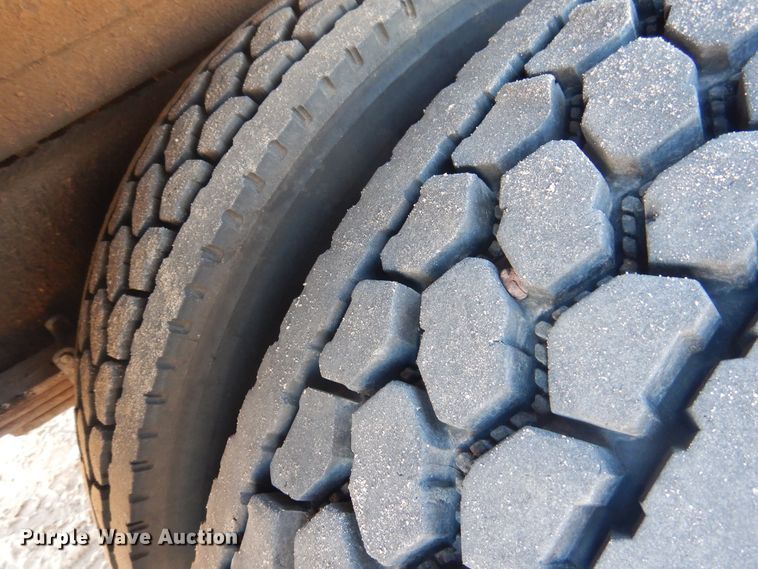 image for item DJ4907 2005 International 4300  pressure digger derrick truck