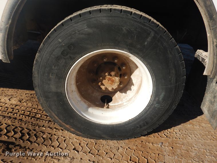 image for item DJ4907 2005 International 4300  pressure digger derrick truck