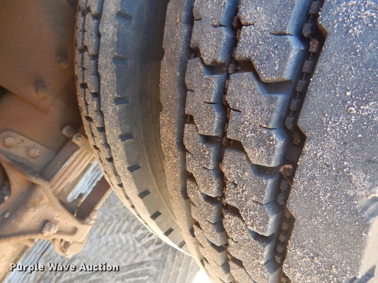 image for item DJ4907 2005 International 4300  pressure digger derrick truck