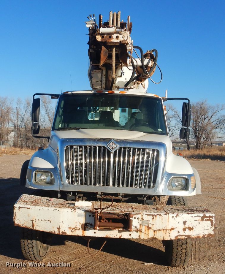 image for item DJ4908 2005 International 7300  pressure digger derrick truck