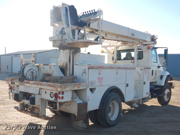 image for item DJ4908 2005 International 7300  pressure digger derrick truck