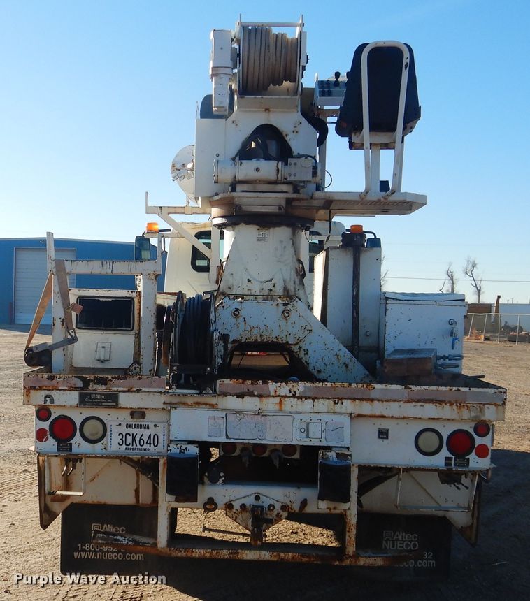 image for item DJ4908 2005 International 7300  pressure digger derrick truck