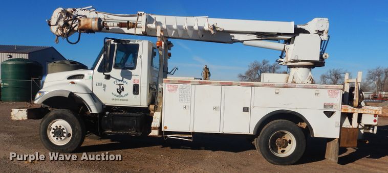 image for item DJ4908 2005 International 7300  pressure digger derrick truck