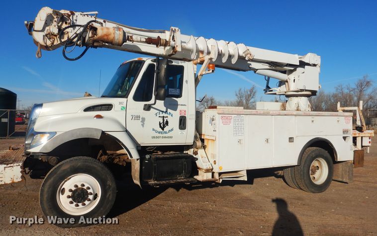 image for item DJ4908 2005 International 7300  pressure digger derrick truck