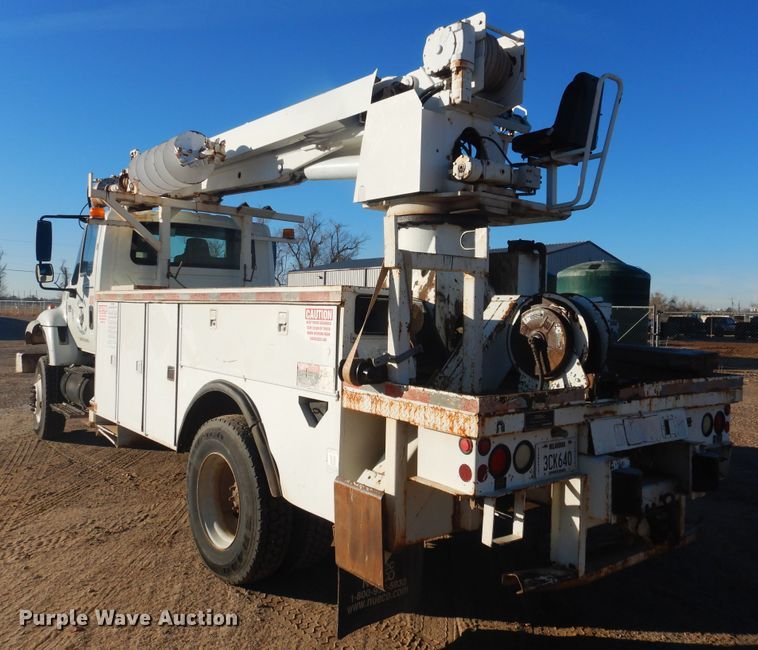 image for item DJ4908 2005 International 7300  pressure digger derrick truck