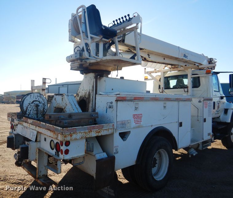 image for item DJ4908 2005 International 7300  pressure digger derrick truck