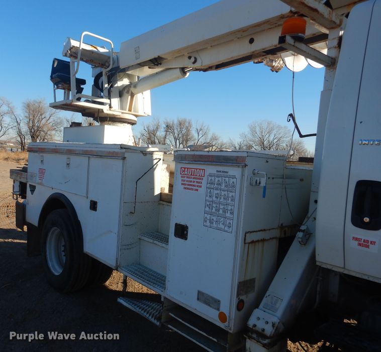 image for item DJ4908 2005 International 7300  pressure digger derrick truck