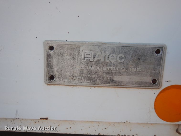 image for item DJ4908 2005 International 7300  pressure digger derrick truck