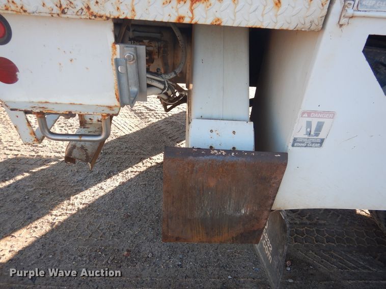 image for item DJ4908 2005 International 7300  pressure digger derrick truck