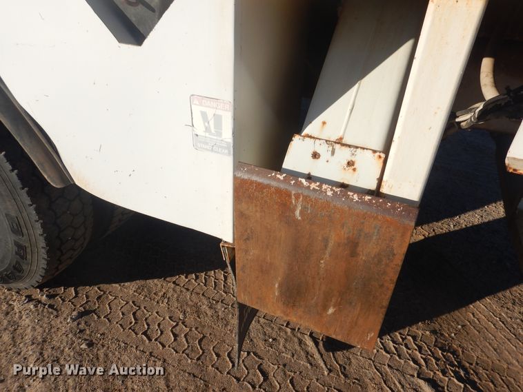 image for item DJ4908 2005 International 7300  pressure digger derrick truck