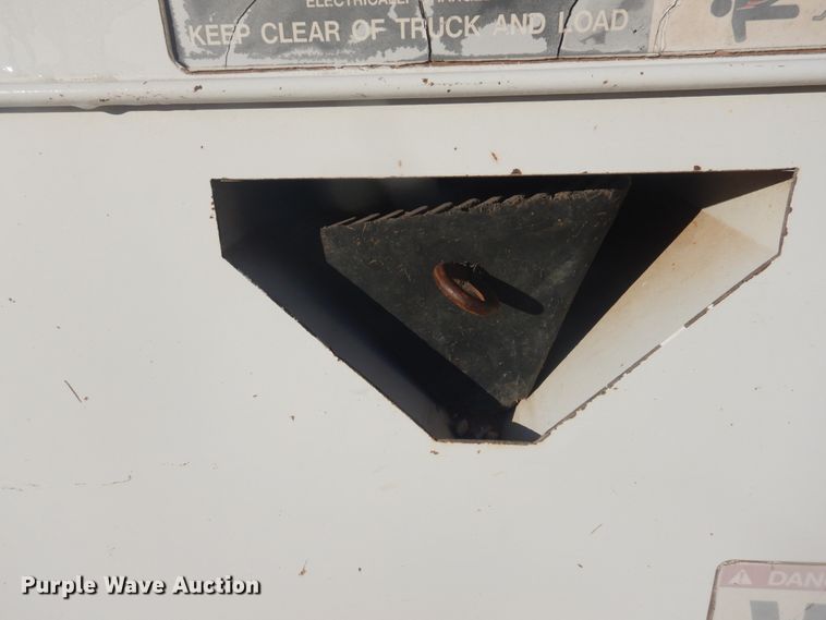 image for item DJ4908 2005 International 7300  pressure digger derrick truck