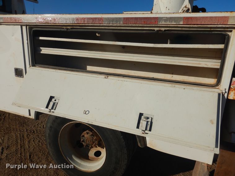 image for item DJ4908 2005 International 7300  pressure digger derrick truck