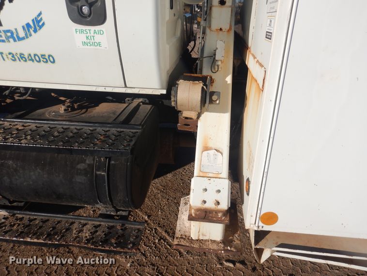 image for item DJ4908 2005 International 7300  pressure digger derrick truck