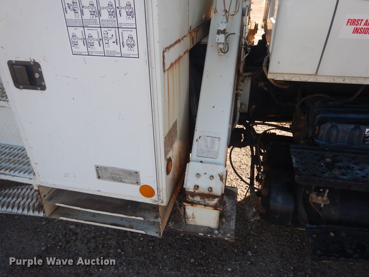 image for item DJ4908 2005 International 7300  pressure digger derrick truck