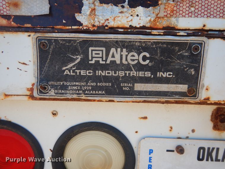 image for item DJ4908 2005 International 7300  pressure digger derrick truck