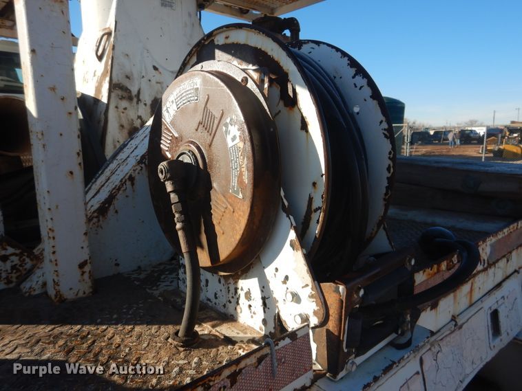 image for item DJ4908 2005 International 7300  pressure digger derrick truck