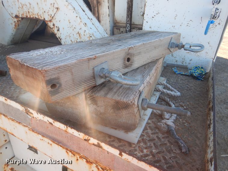 image for item DJ4908 2005 International 7300  pressure digger derrick truck