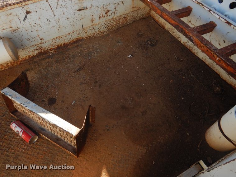 image for item DJ4908 2005 International 7300  pressure digger derrick truck