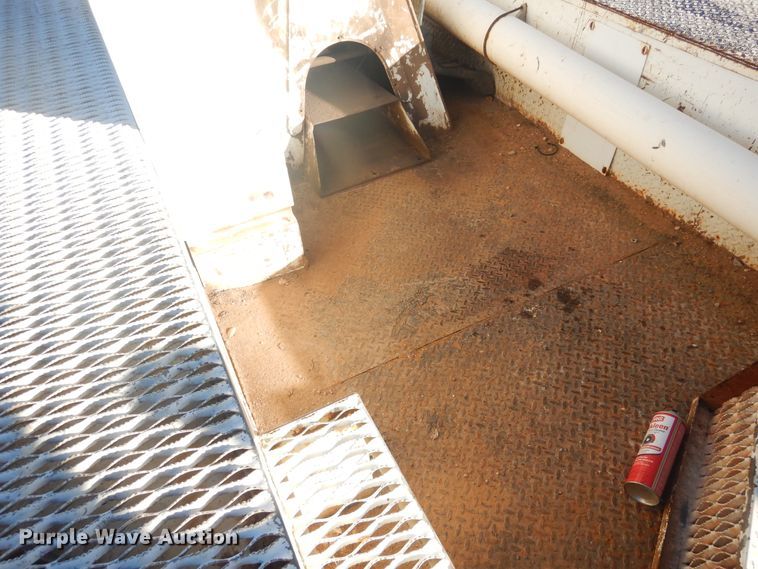 image for item DJ4908 2005 International 7300  pressure digger derrick truck