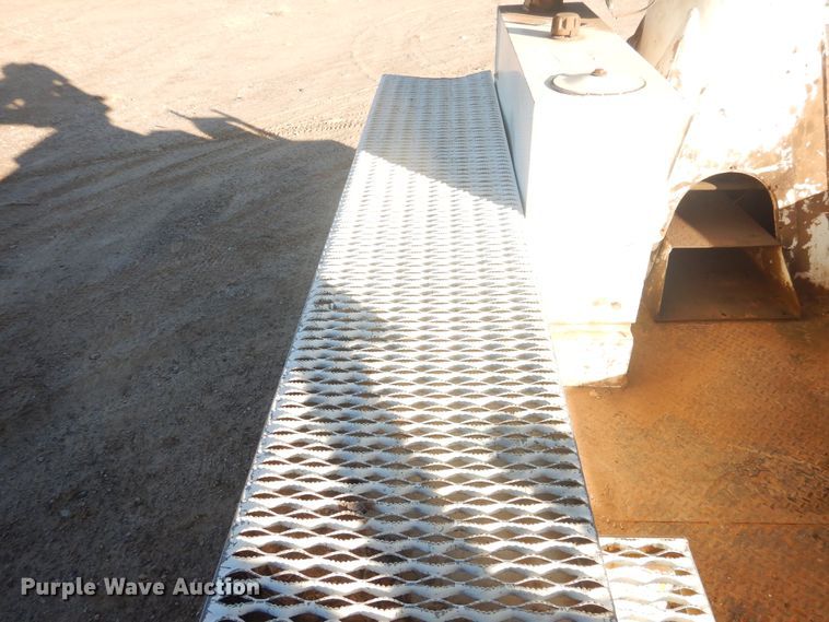 image for item DJ4908 2005 International 7300  pressure digger derrick truck