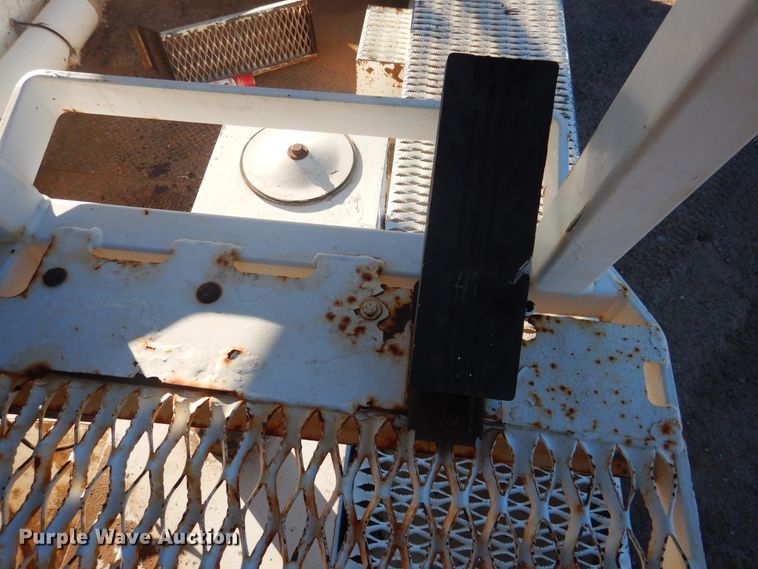 image for item DJ4908 2005 International 7300  pressure digger derrick truck