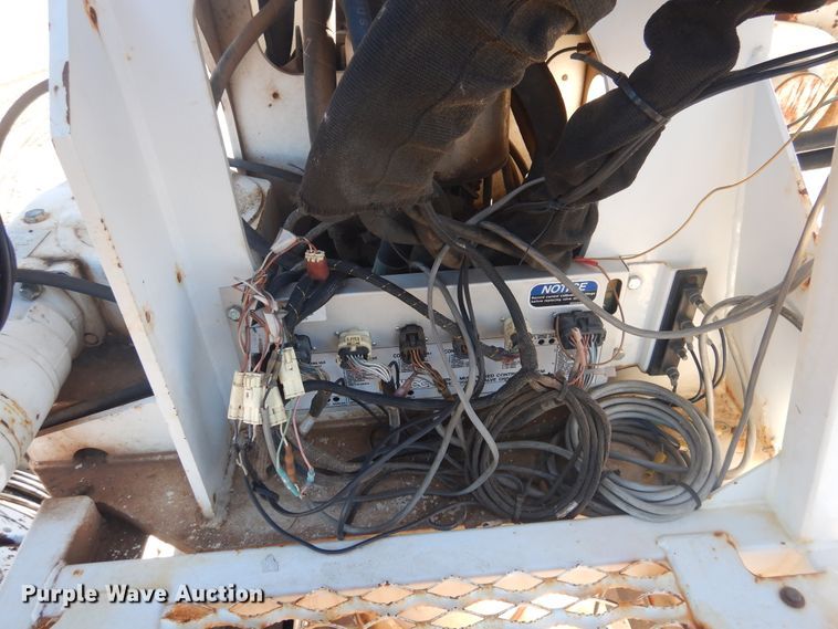 image for item DJ4908 2005 International 7300  pressure digger derrick truck