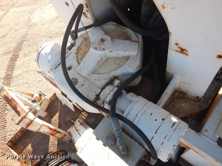 image for item DJ4908 2005 International 7300  pressure digger derrick truck