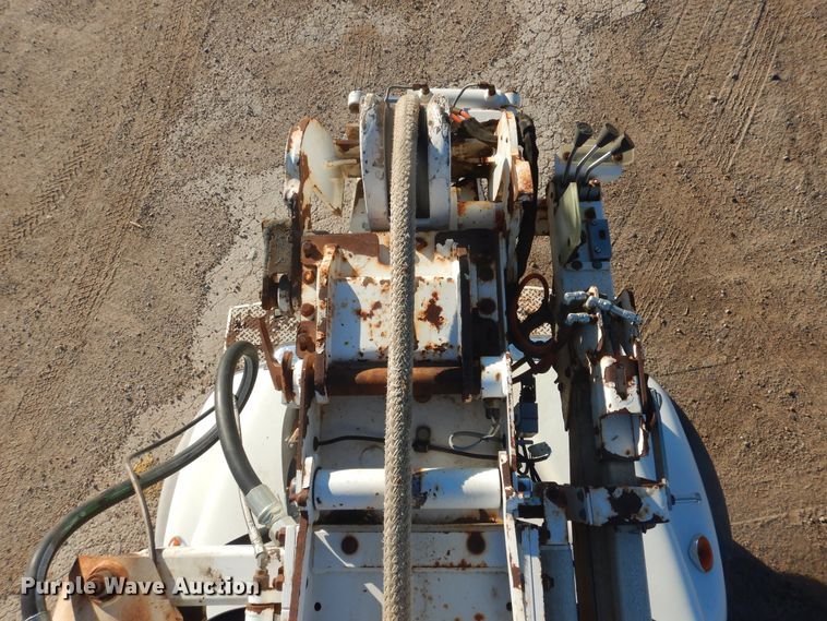 image for item DJ4908 2005 International 7300  pressure digger derrick truck