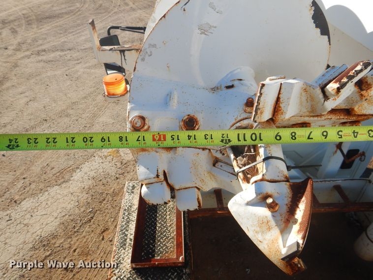 image for item DJ4908 2005 International 7300  pressure digger derrick truck