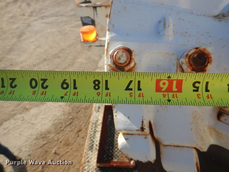 image for item DJ4908 2005 International 7300  pressure digger derrick truck