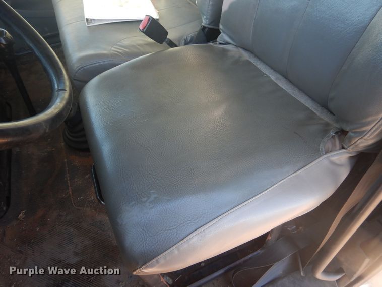 image for item DJ4908 2005 International 7300  pressure digger derrick truck