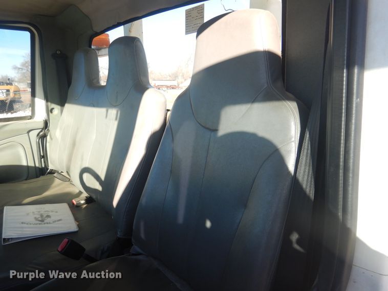 image for item DJ4908 2005 International 7300  pressure digger derrick truck