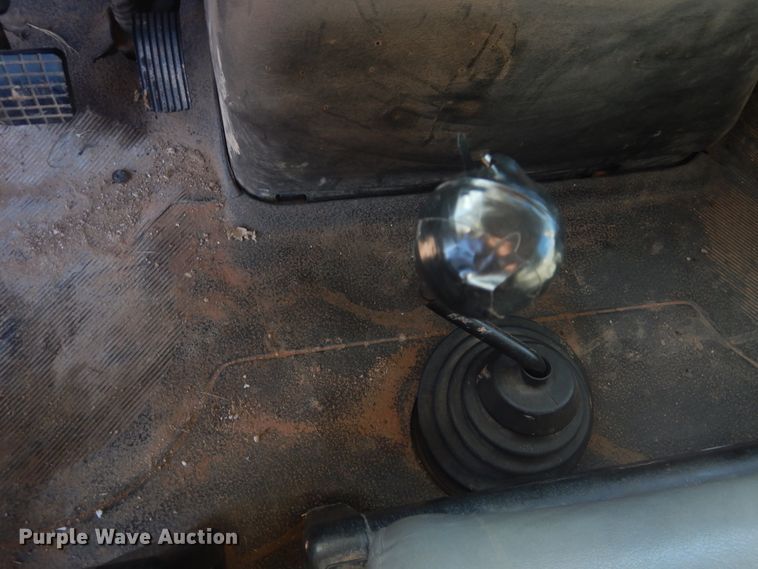 image for item DJ4908 2005 International 7300  pressure digger derrick truck