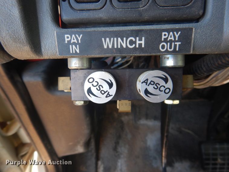 image for item DJ4908 2005 International 7300  pressure digger derrick truck