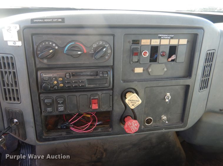 image for item DJ4908 2005 International 7300  pressure digger derrick truck