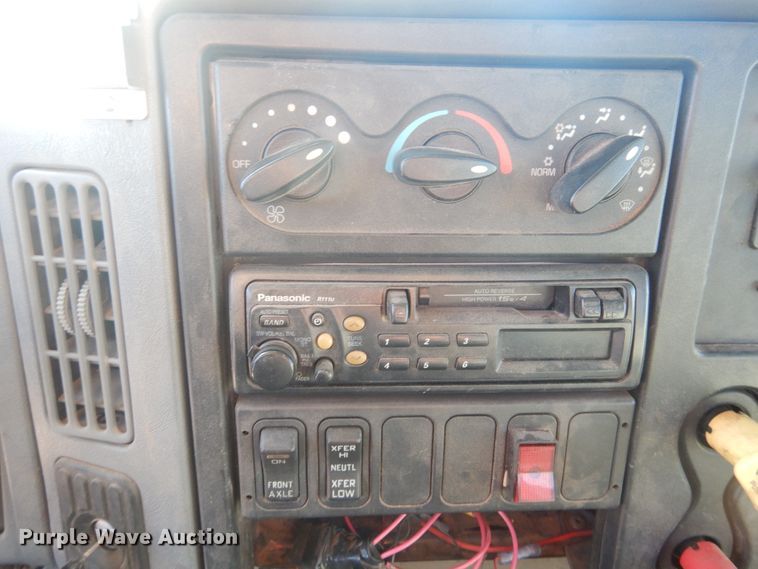 image for item DJ4908 2005 International 7300  pressure digger derrick truck