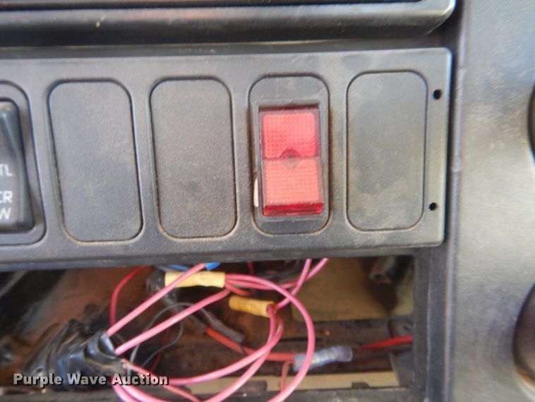 image for item DJ4908 2005 International 7300  pressure digger derrick truck