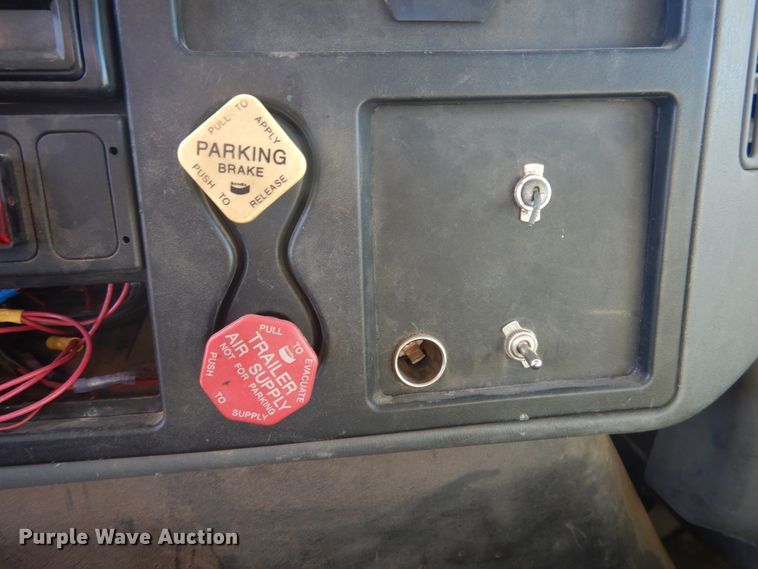 image for item DJ4908 2005 International 7300  pressure digger derrick truck