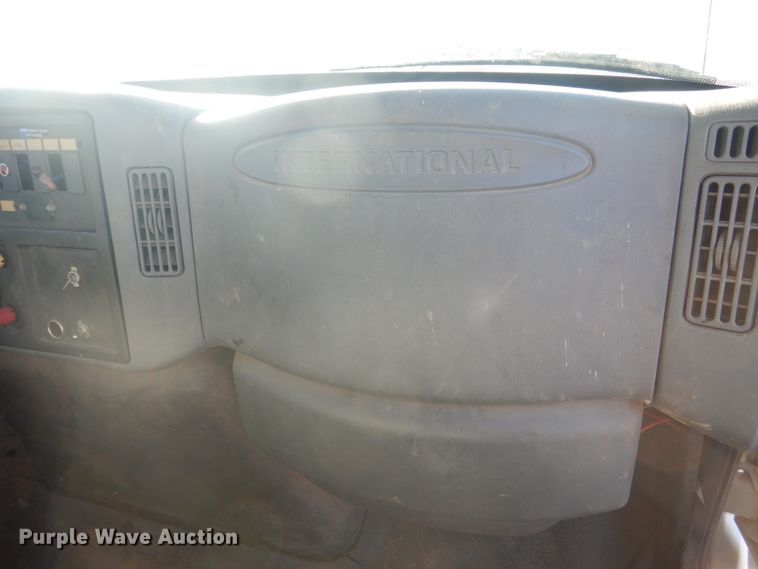 image for item DJ4908 2005 International 7300  pressure digger derrick truck