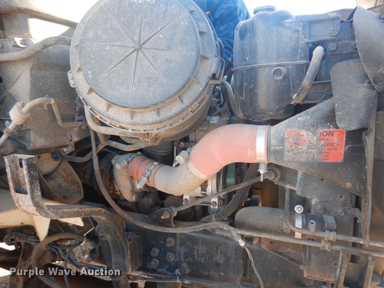 image for item DJ4908 2005 International 7300  pressure digger derrick truck