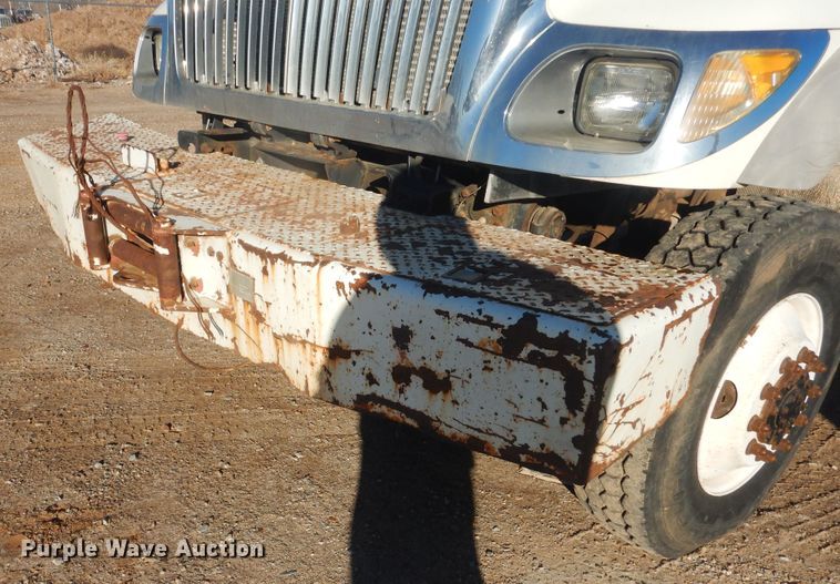 image for item DJ4908 2005 International 7300  pressure digger derrick truck