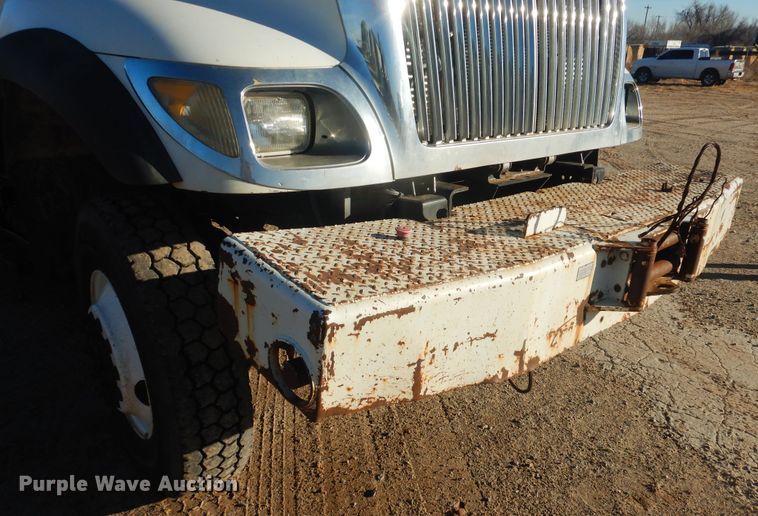 image for item DJ4908 2005 International 7300  pressure digger derrick truck