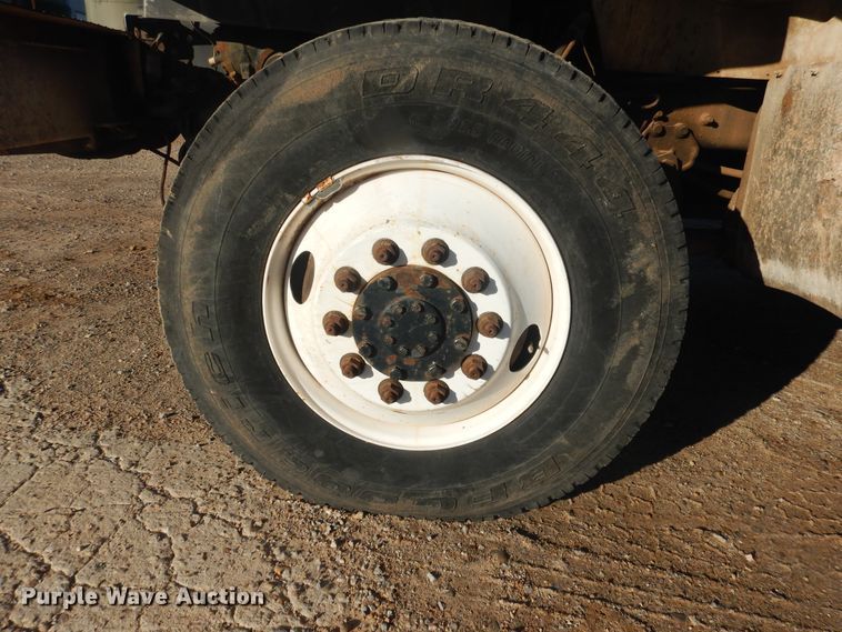 image for item DJ4908 2005 International 7300  pressure digger derrick truck