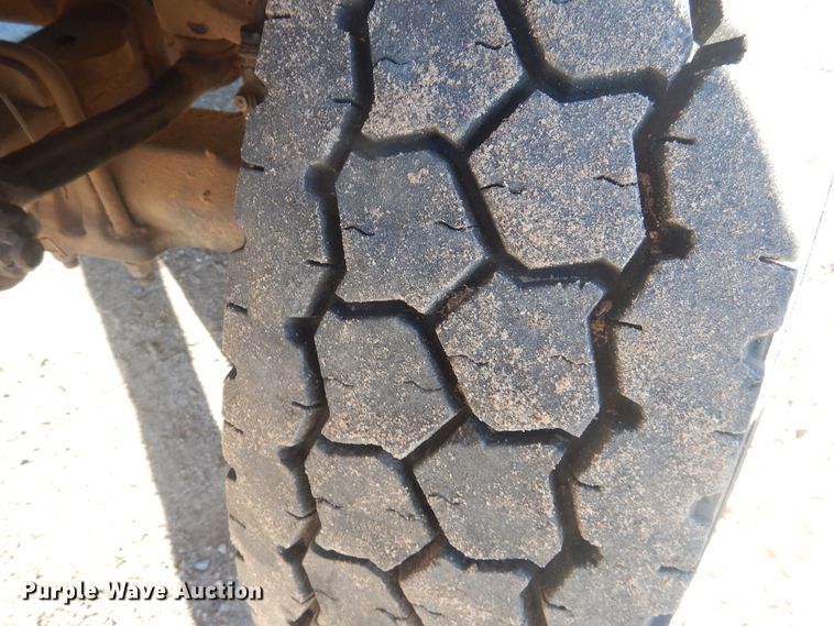 image for item DJ4908 2005 International 7300  pressure digger derrick truck