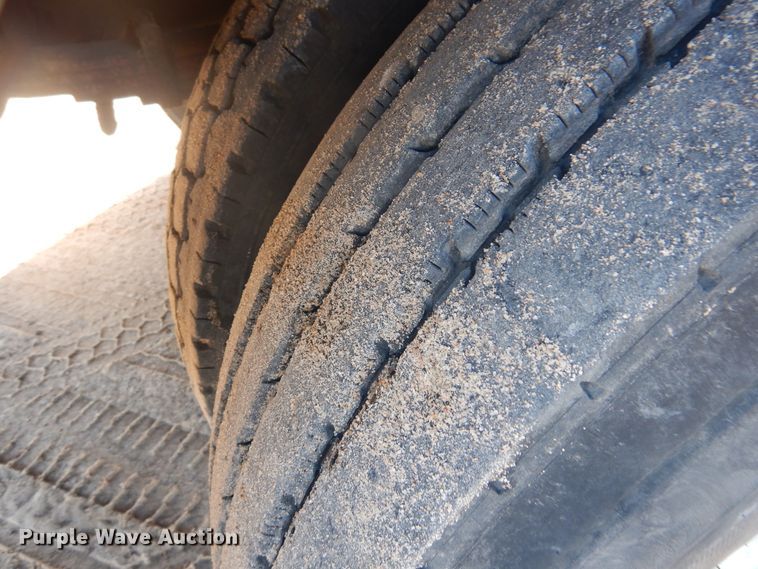 image for item DJ4908 2005 International 7300  pressure digger derrick truck